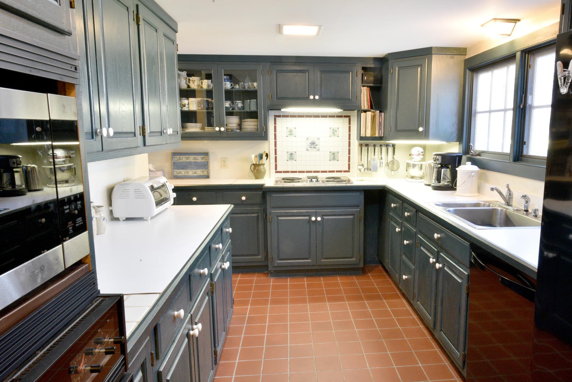 Solid wood cabinets 23164647