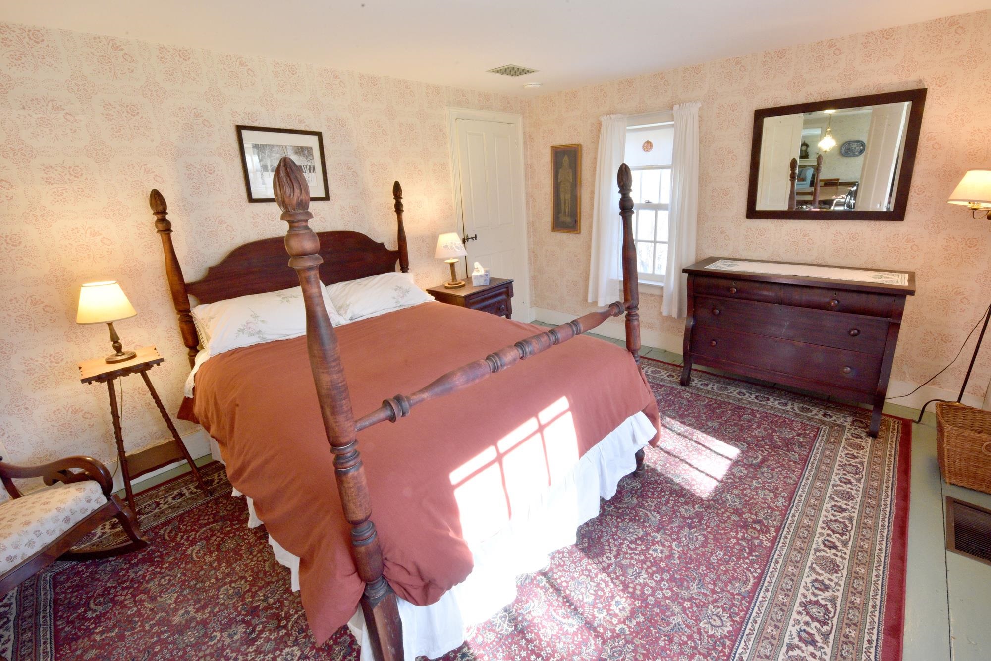 One of two downstairs bedrooms 23164650