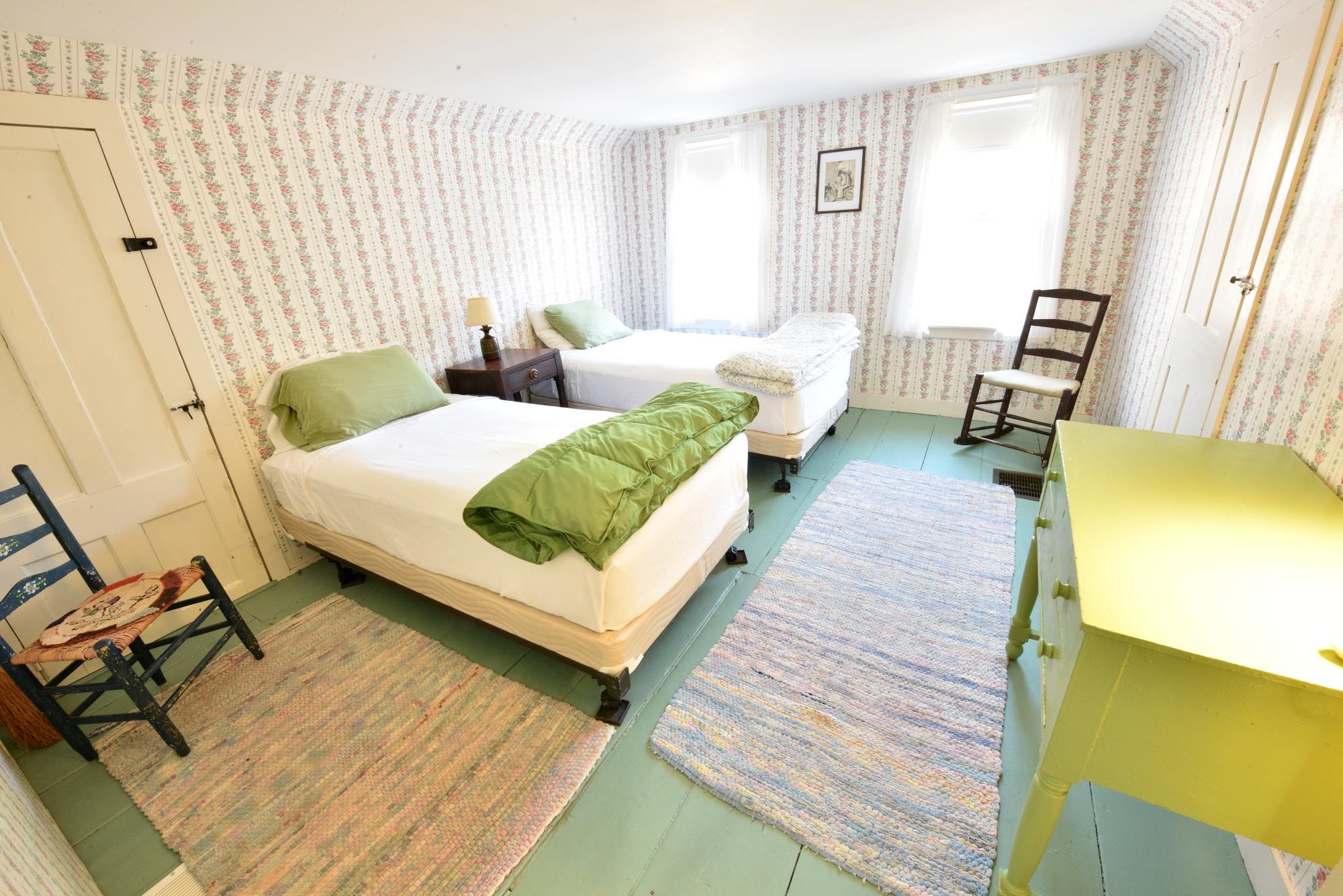 Second upstairs bedroom 23164660