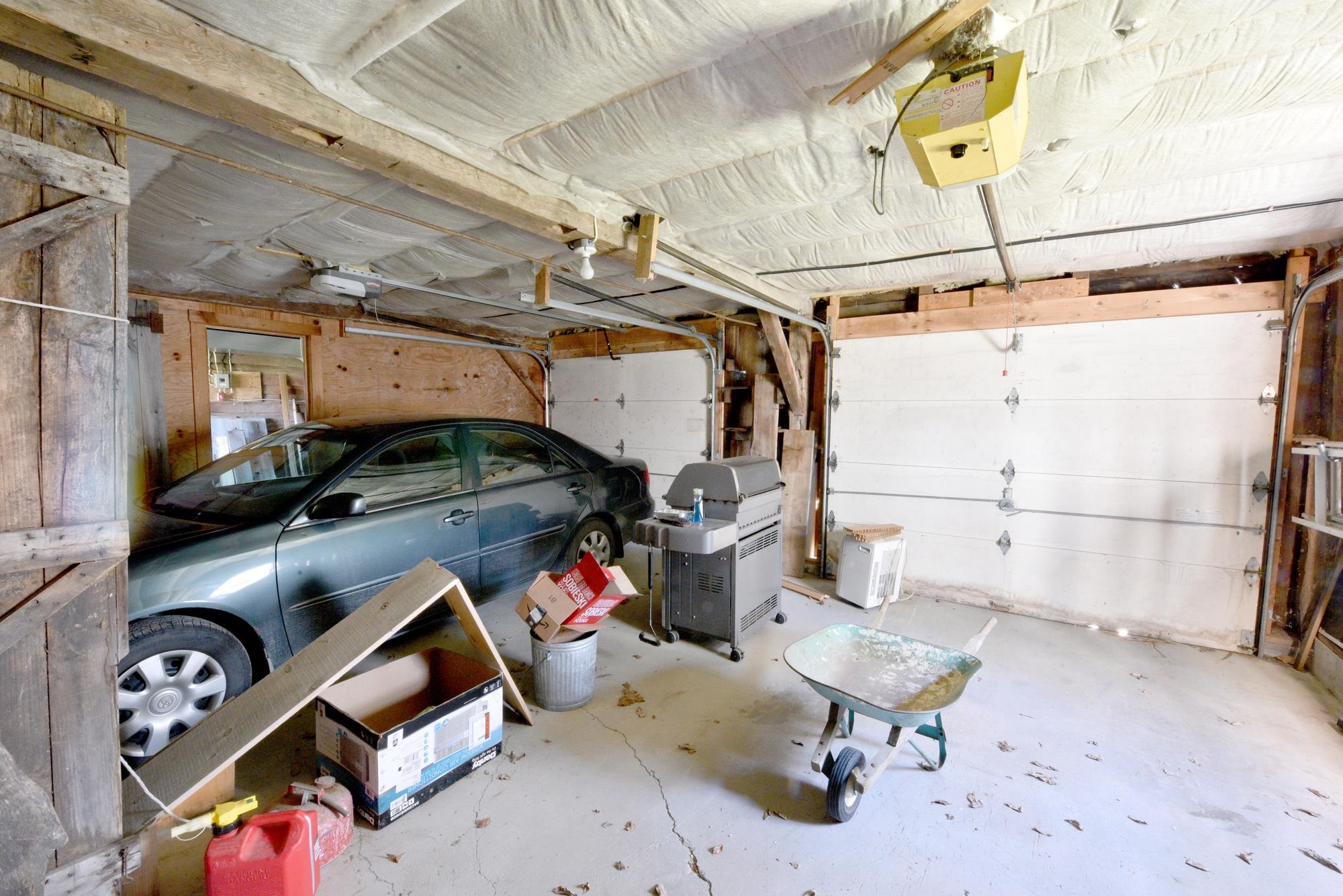Oversized two car garage 23164671