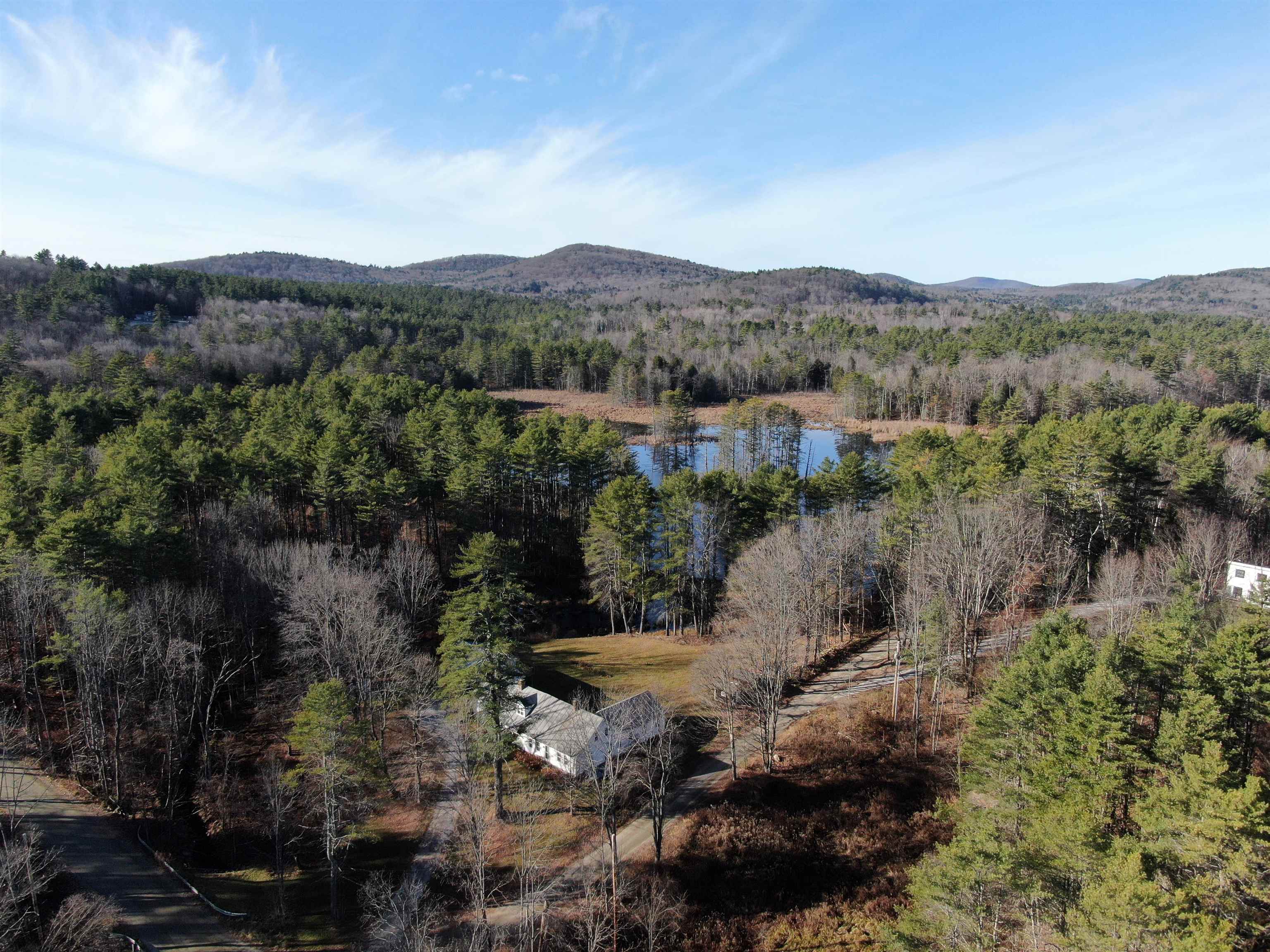 You can see just how big the pond is...paddling anyone? 23164675