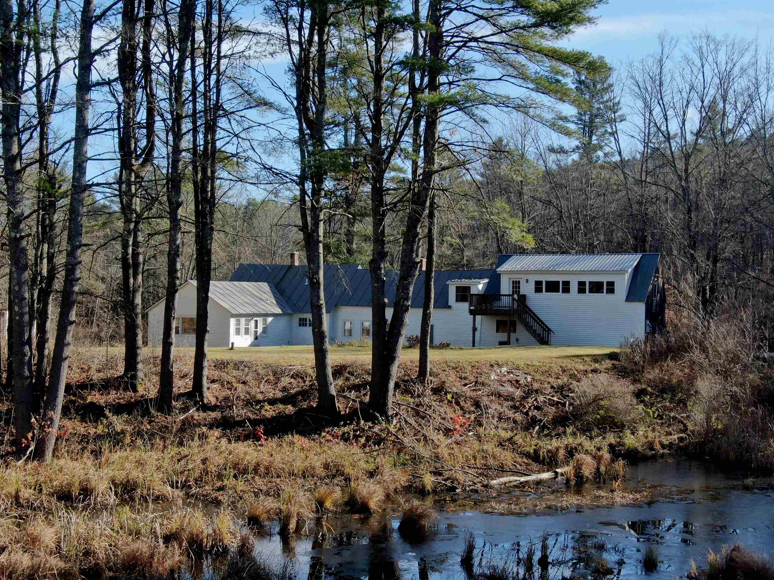 The house is set well back from the pond 23164634