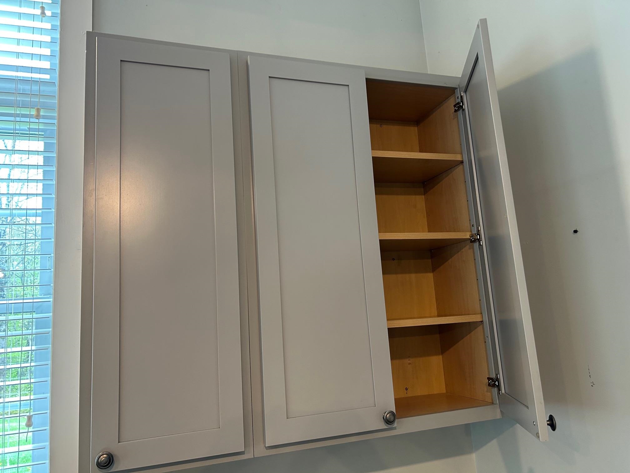 Upper cabinets 23163108