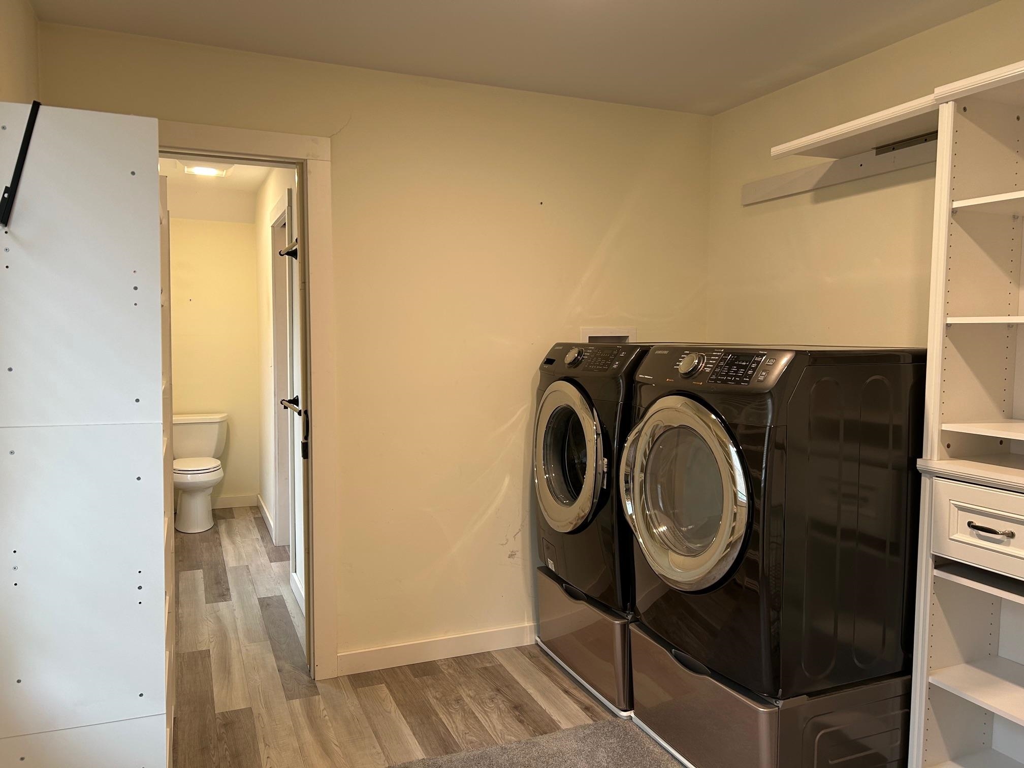 Primary walk-in closet 23163000