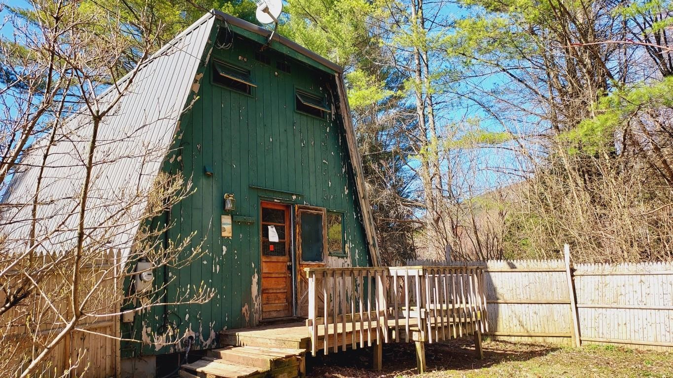 VILLAGE OF PERKINSVILLE IN TOWN OF WEATHERSFIELD VT Home for sale $$65,000 | $73 per sq.ft.