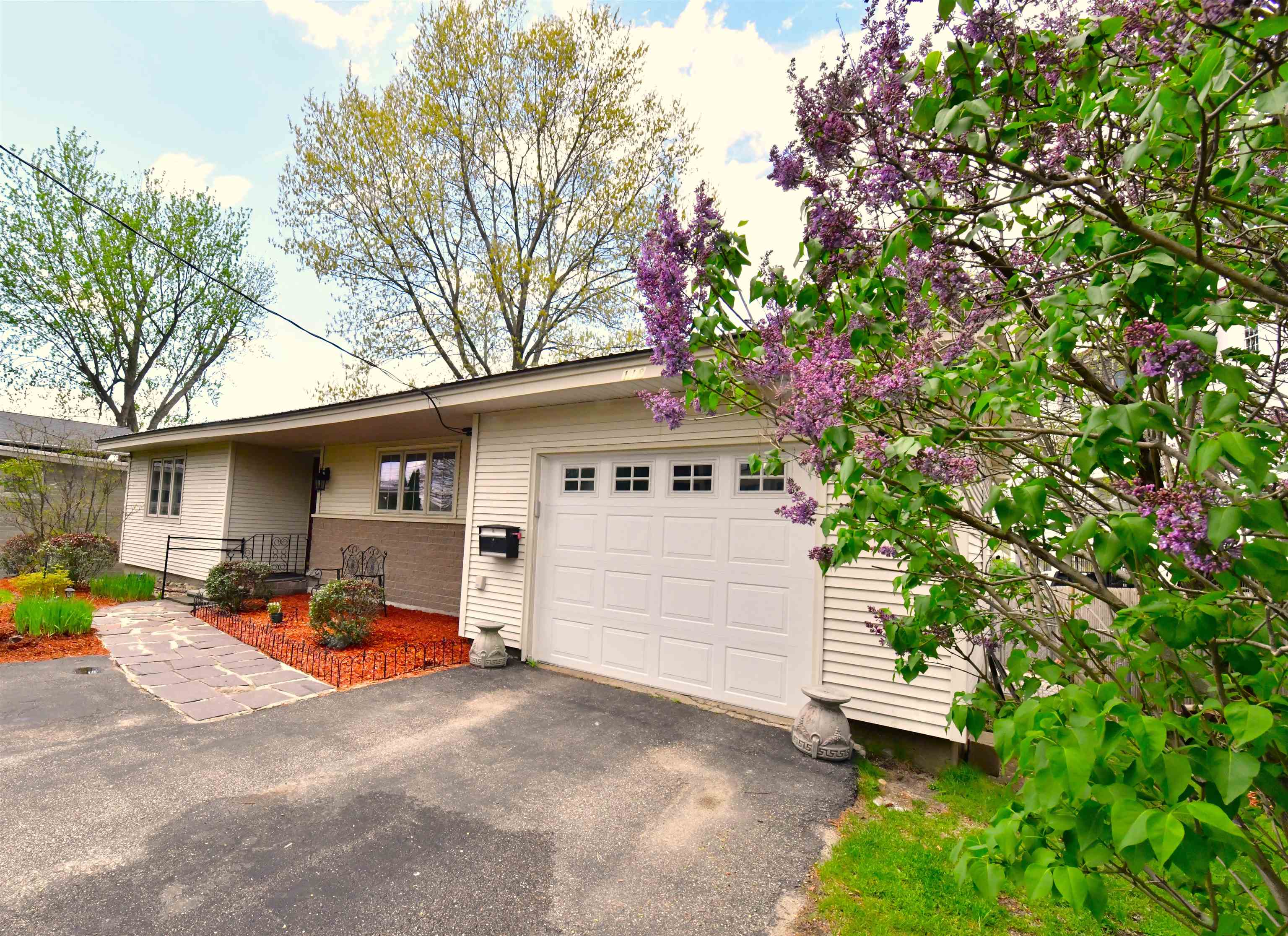 MANCHESTER NH Home for sale $$464,900 | $306 per sq.ft.