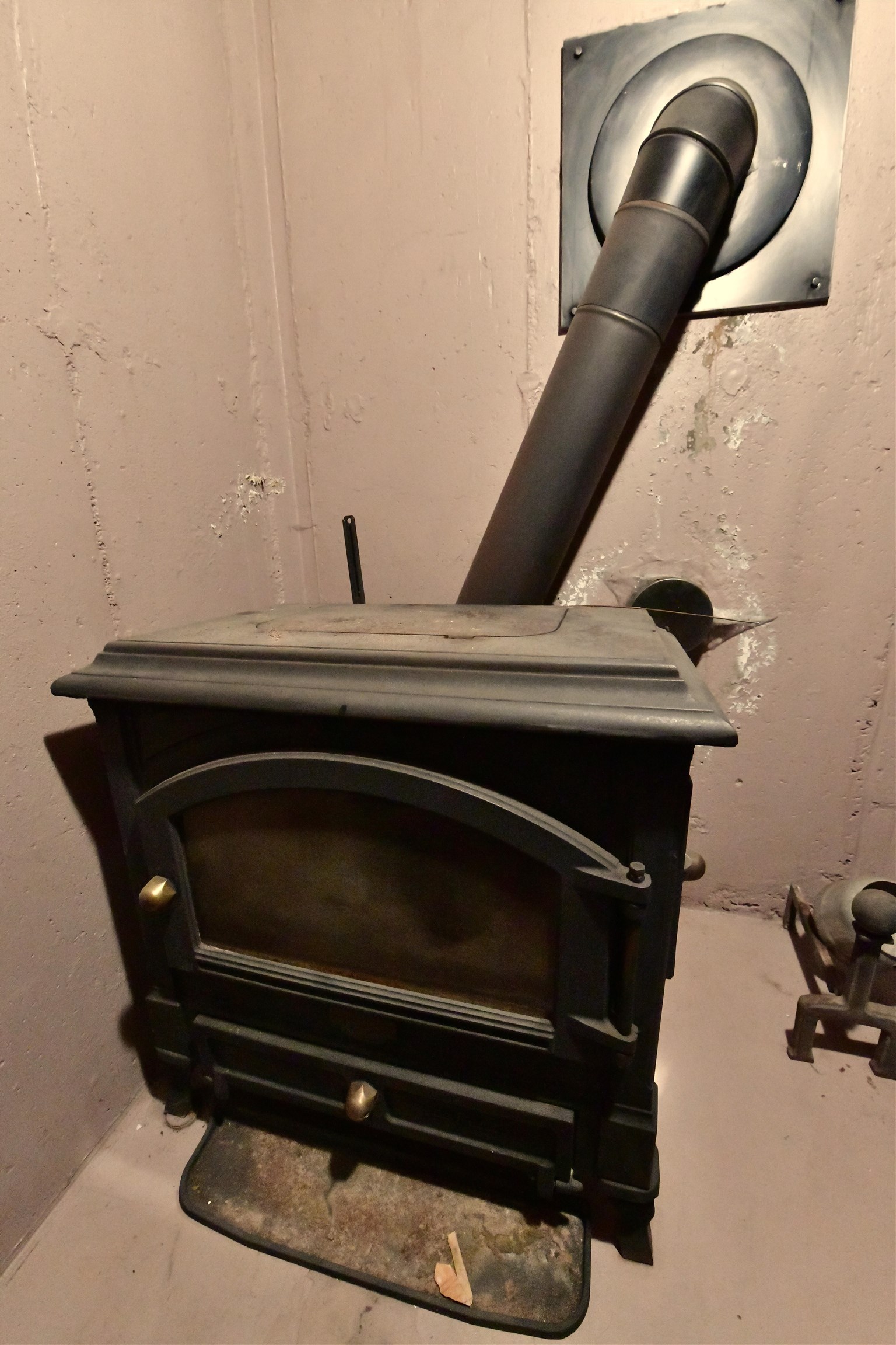 Wood or Coal Stove 23190711