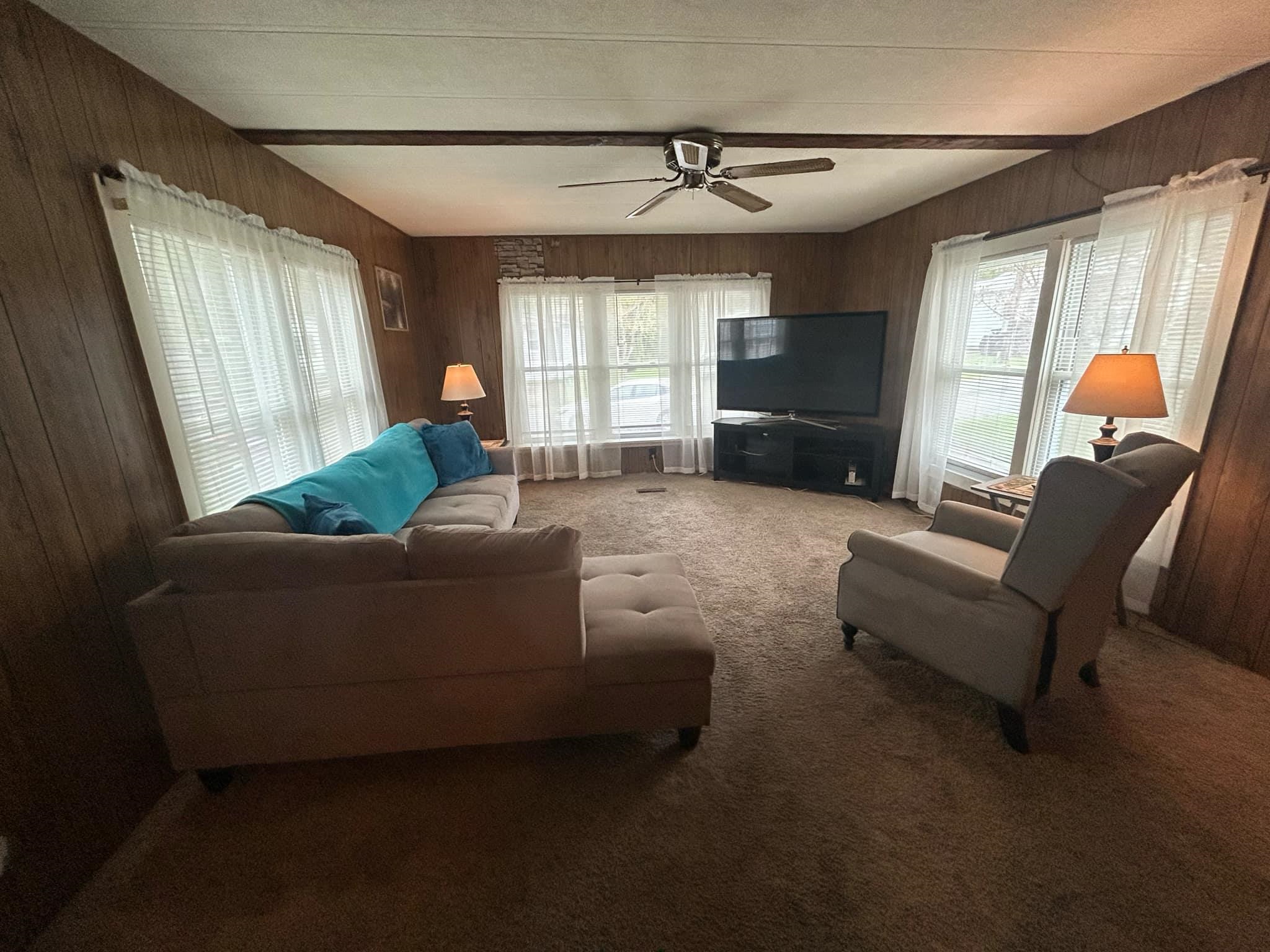 Living Room 23167051