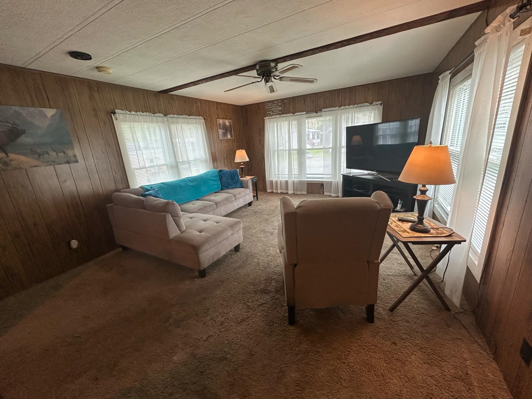 Living Room 23167041