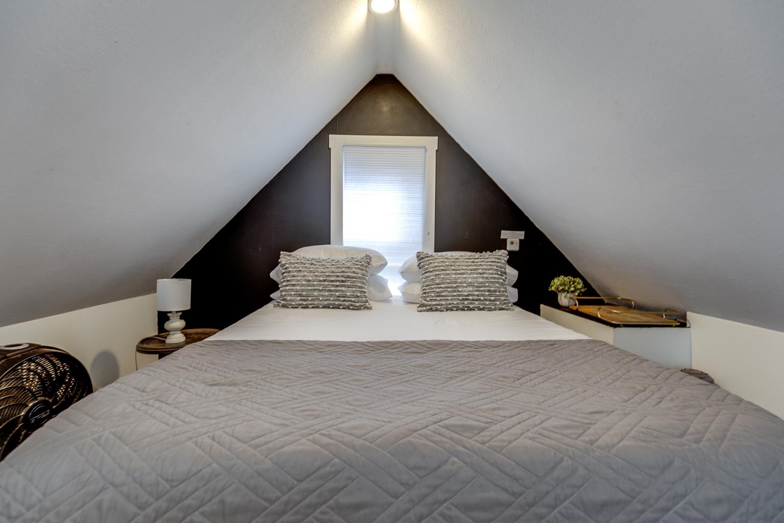 Maple Loft Guest Bedroom 23189297