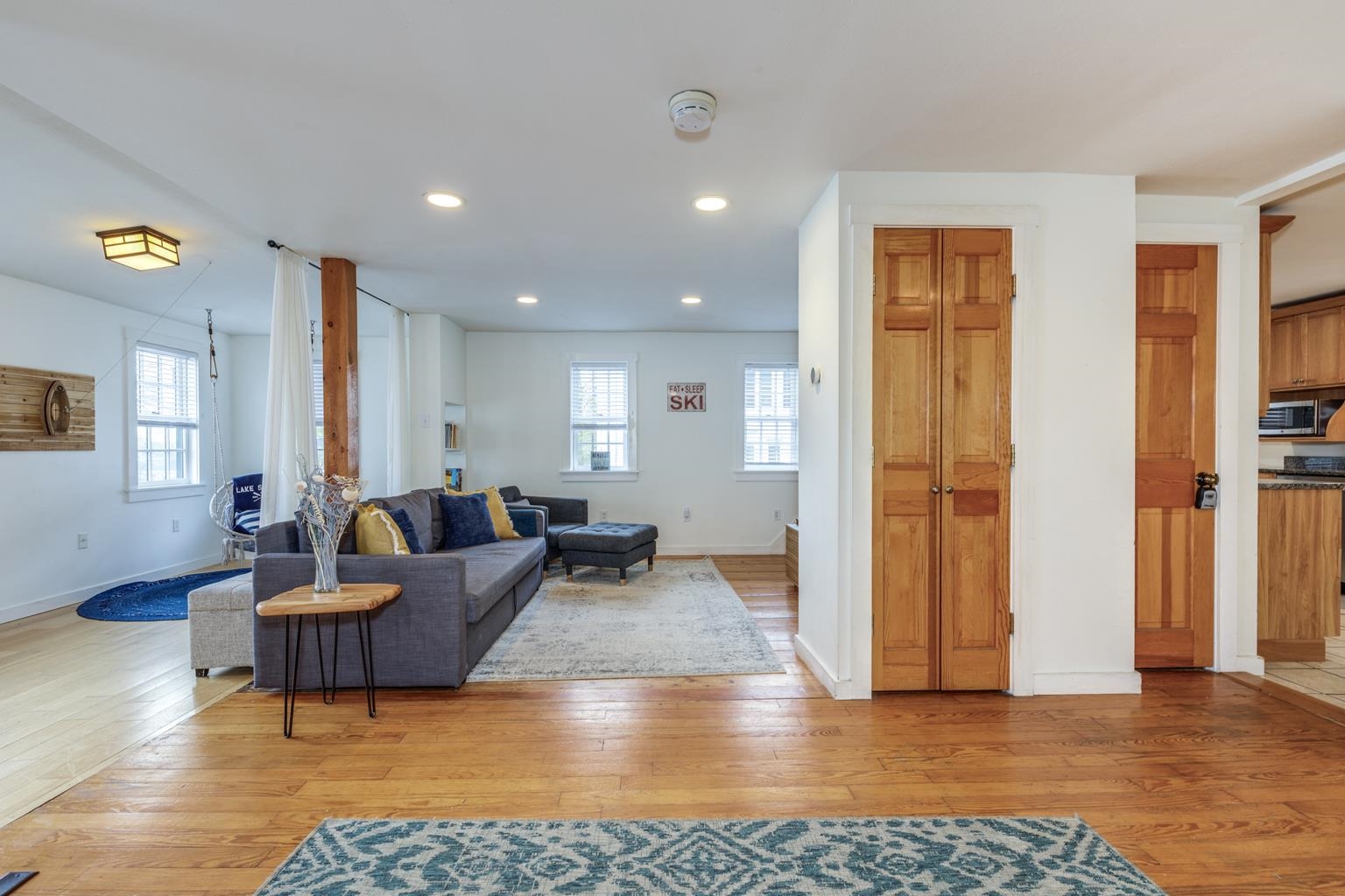 Gaming to Living Room 23189386