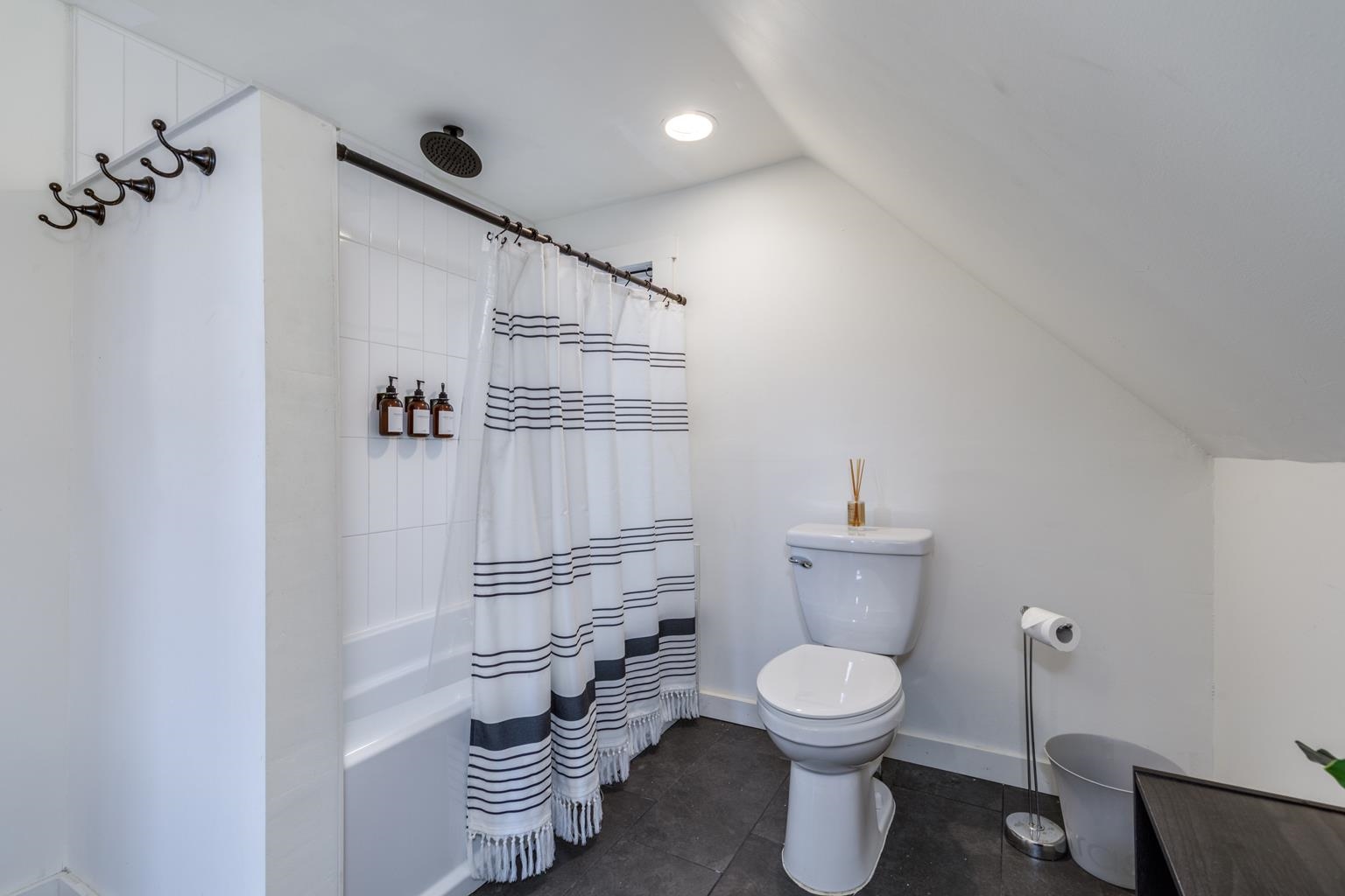 Full Bath Second Floor 23189393
