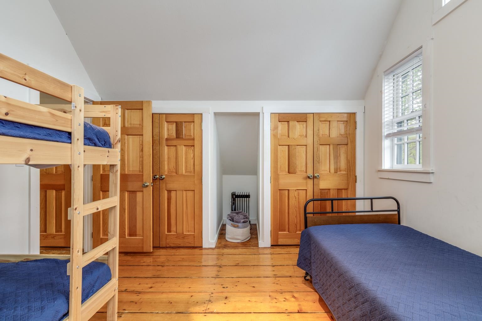 Sleeps 5 23189391