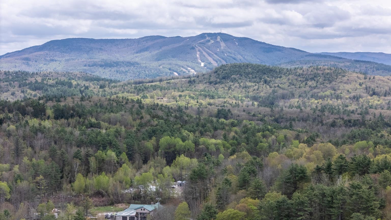 Skiing or Hiking Anyone? 23189418