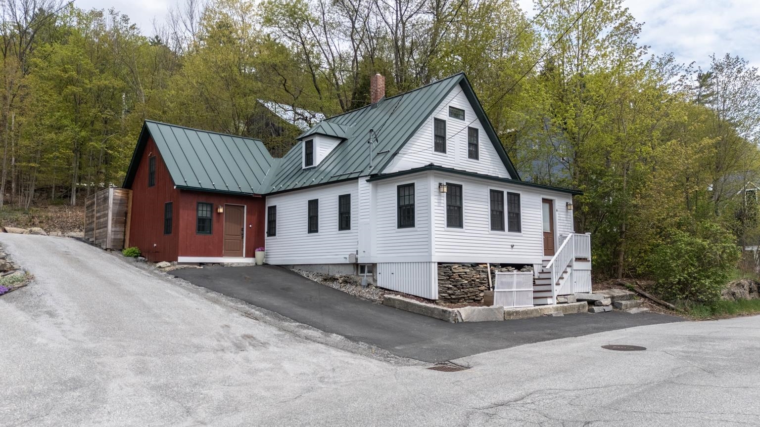 Centrally Located 23189279
