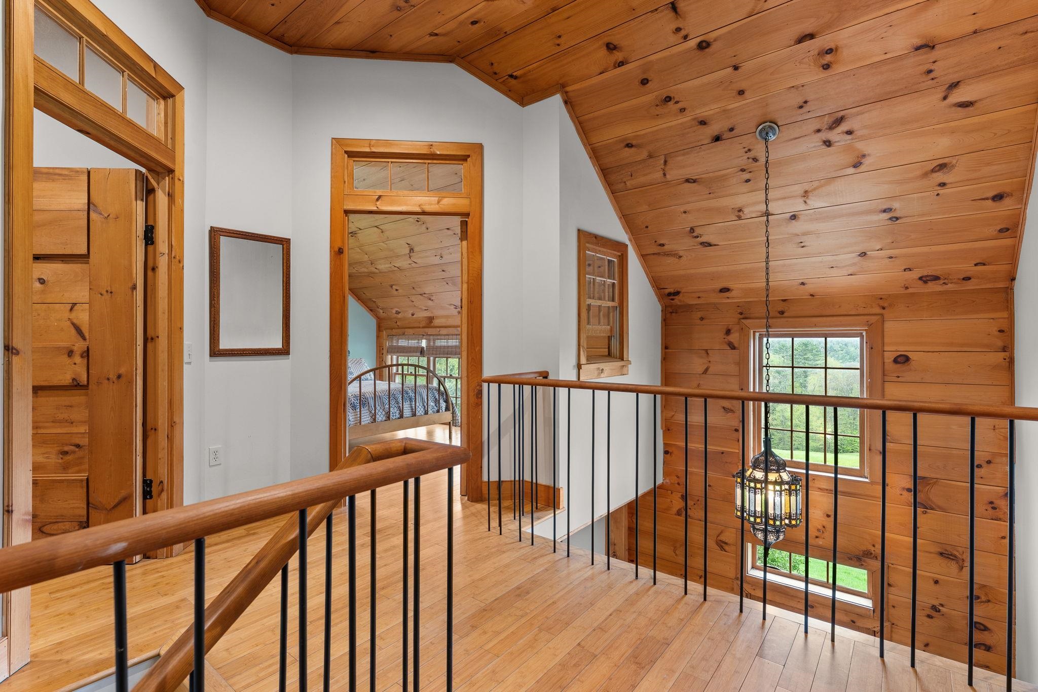 2nd Floor Stair Landing 23187936