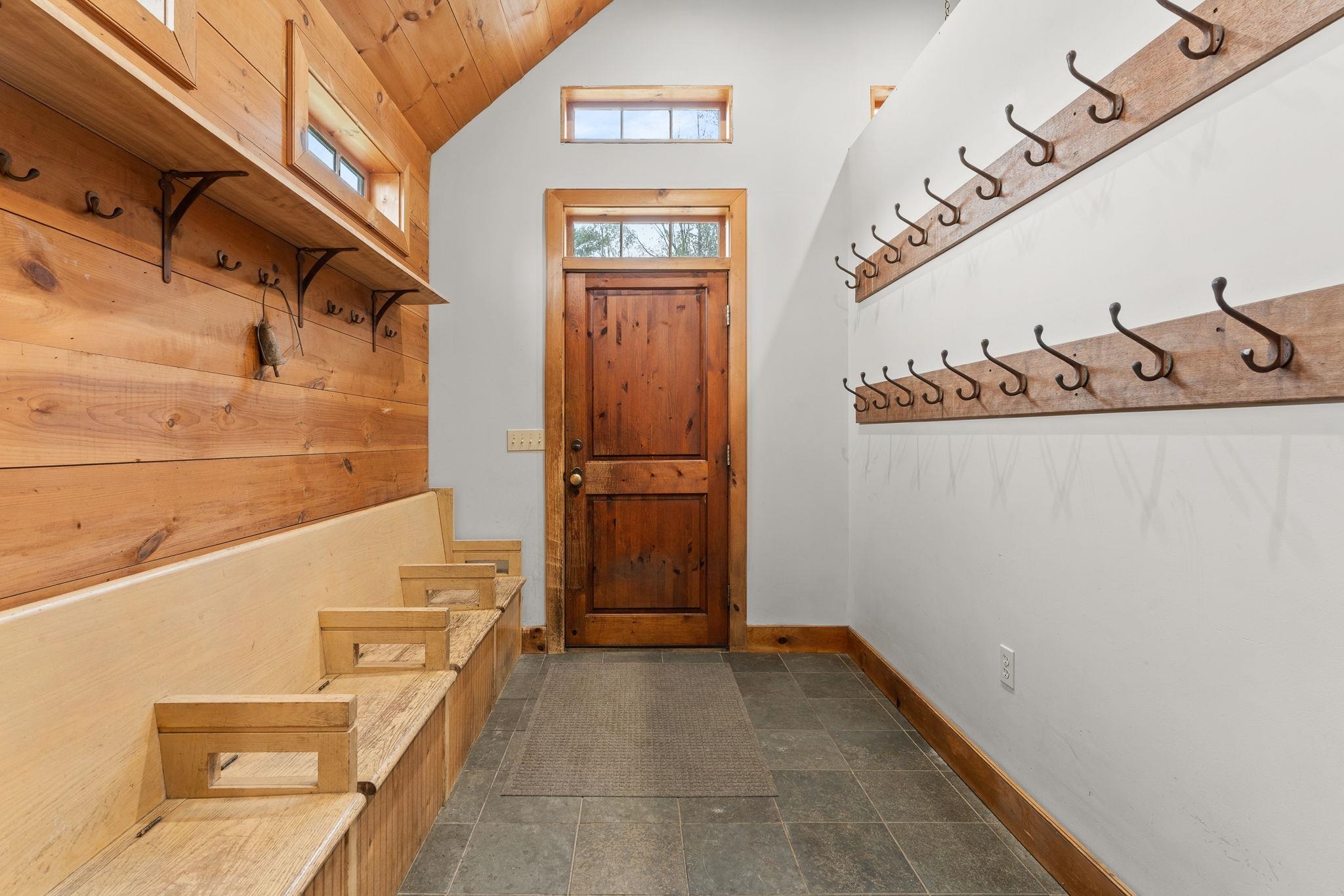Mudroom 23187881