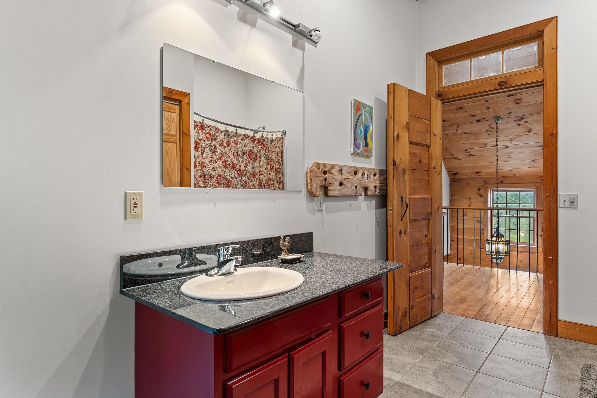 Full Bath w/ Laundry 23187968
