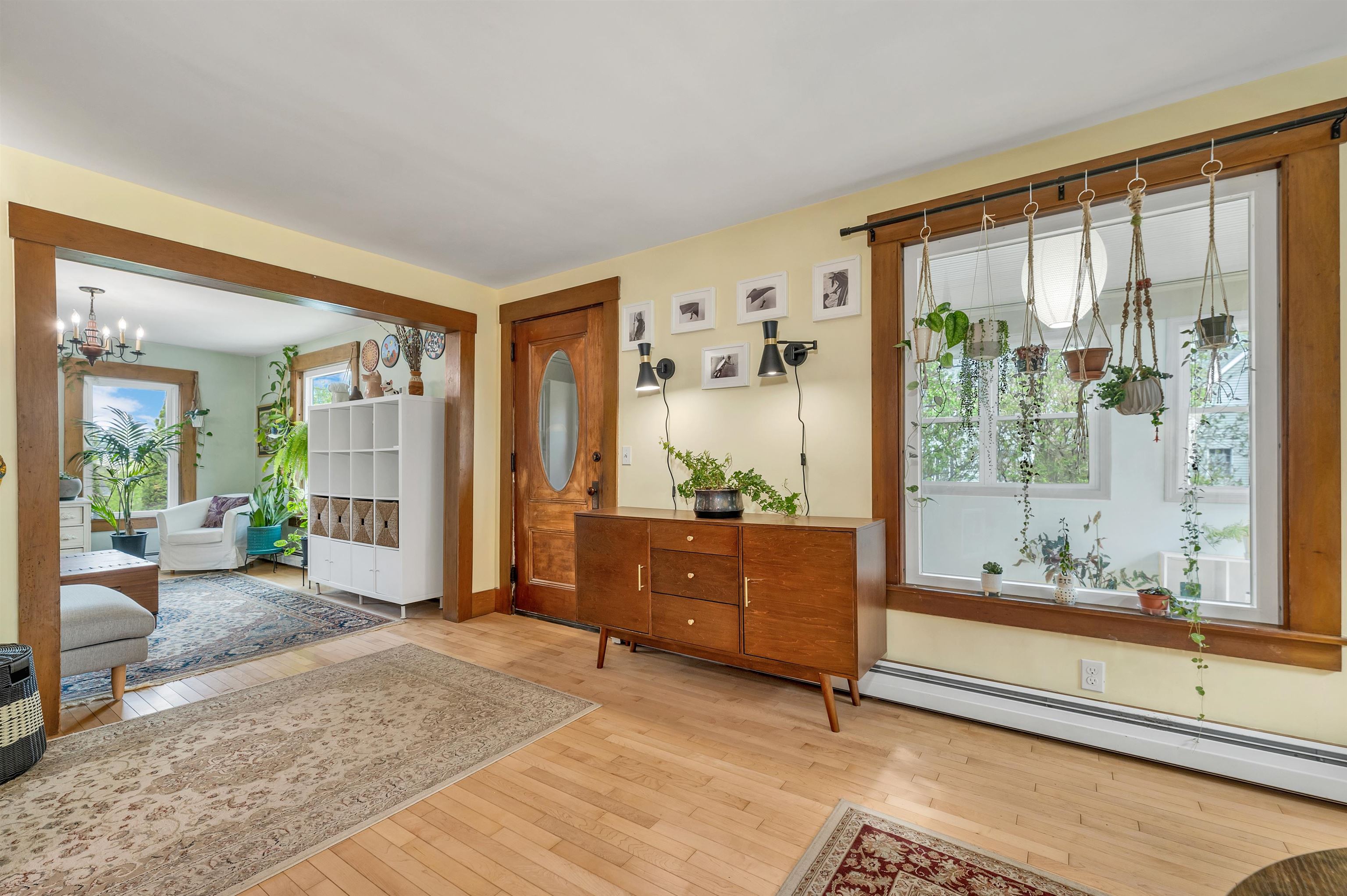 Entry way 23169315