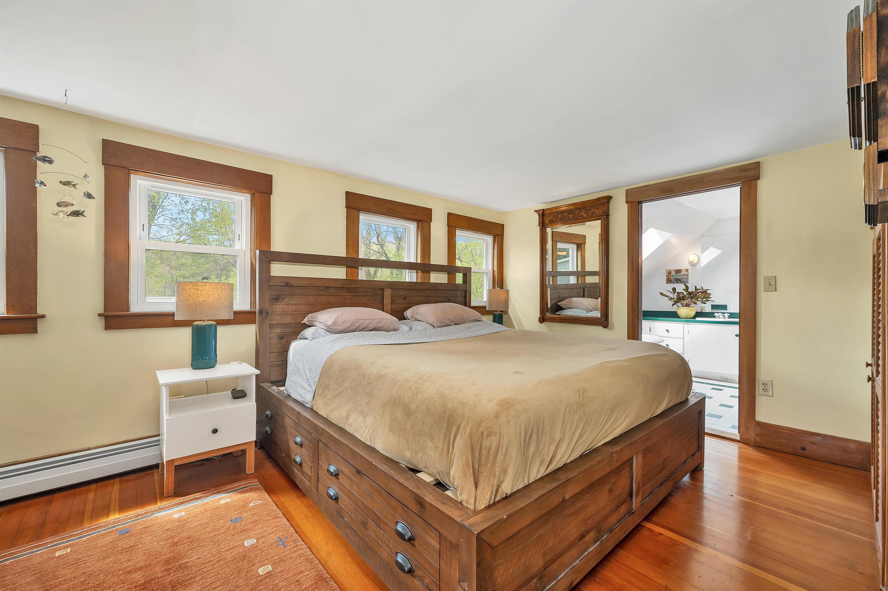 2nd floor bedroom 23169300