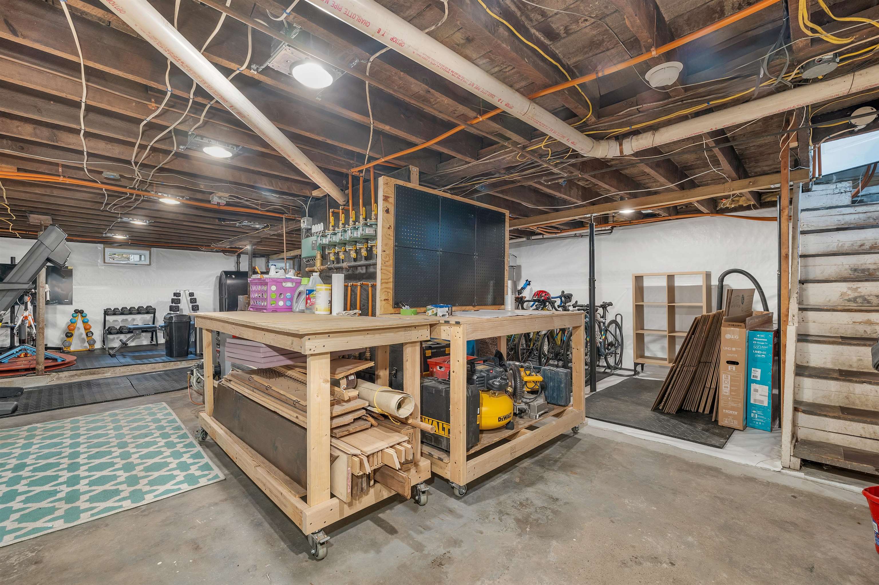 Great basement 23169264