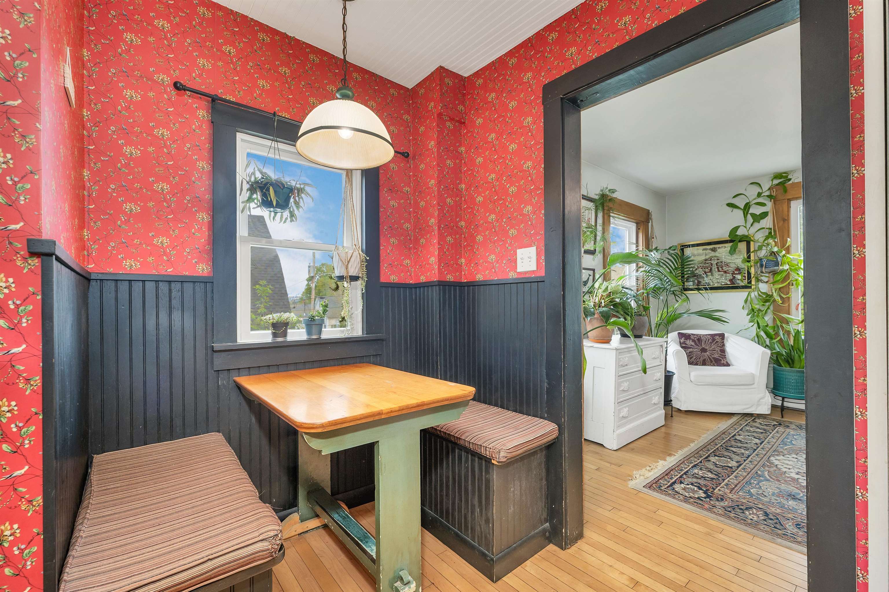 Adorable breakfast nook 23169327