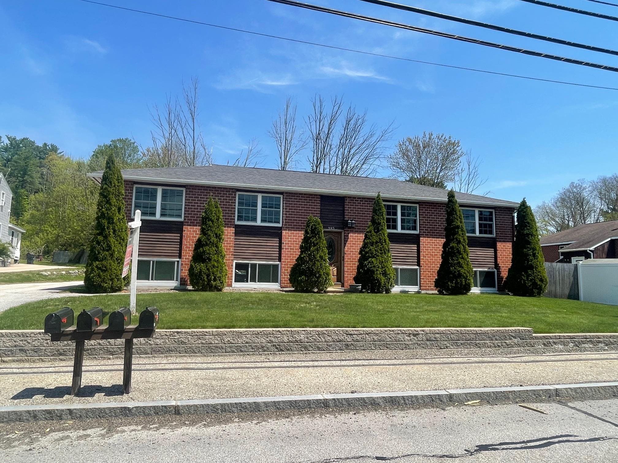 Photo of 945 Mammoth Road Manchester NH 03104