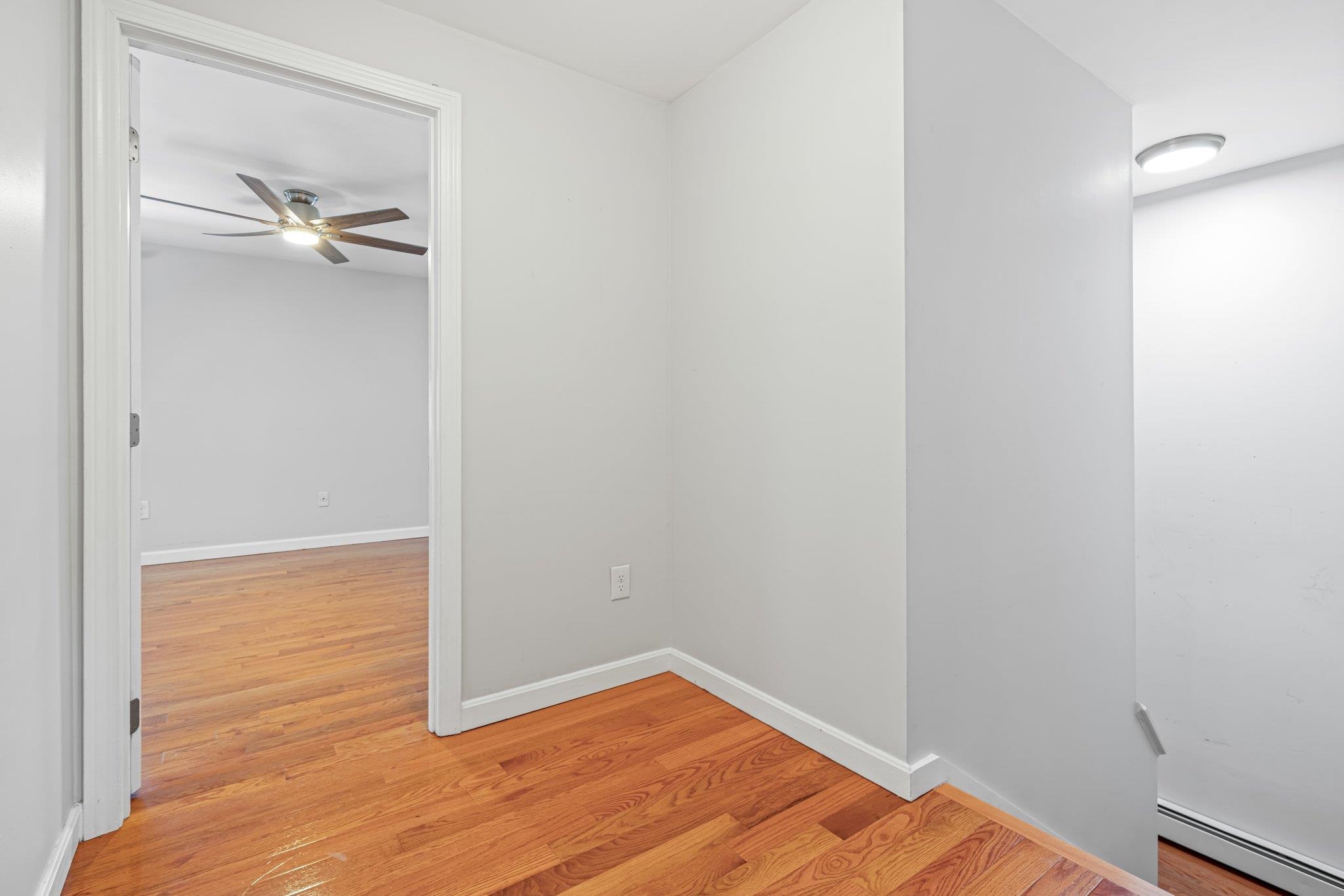 Primary bedroom entry 23195139