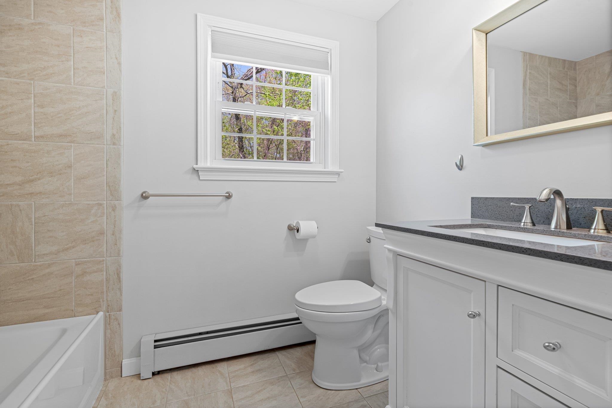 Second floor full bath 23195141