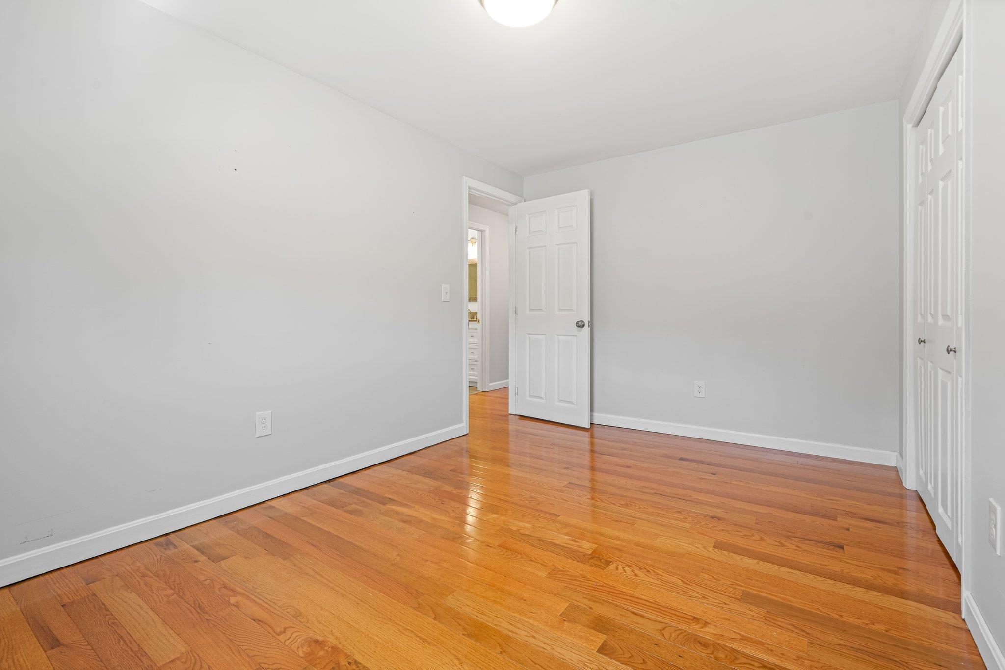 Bedroom #3 23195126
