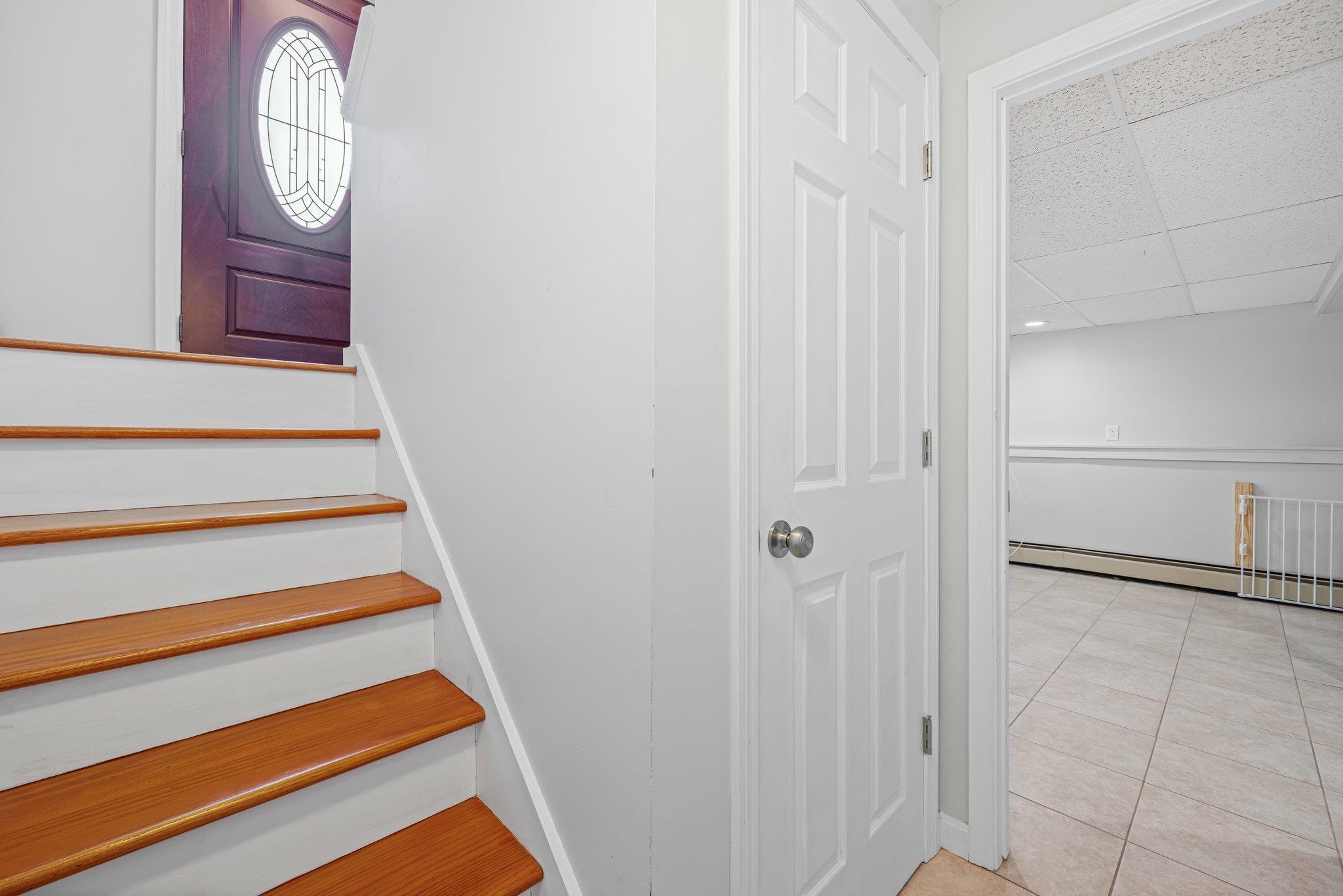 Finished lower level 23195165