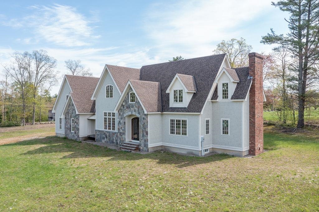 MLS 5040951: 5 Liberty Lane, Barrington NH