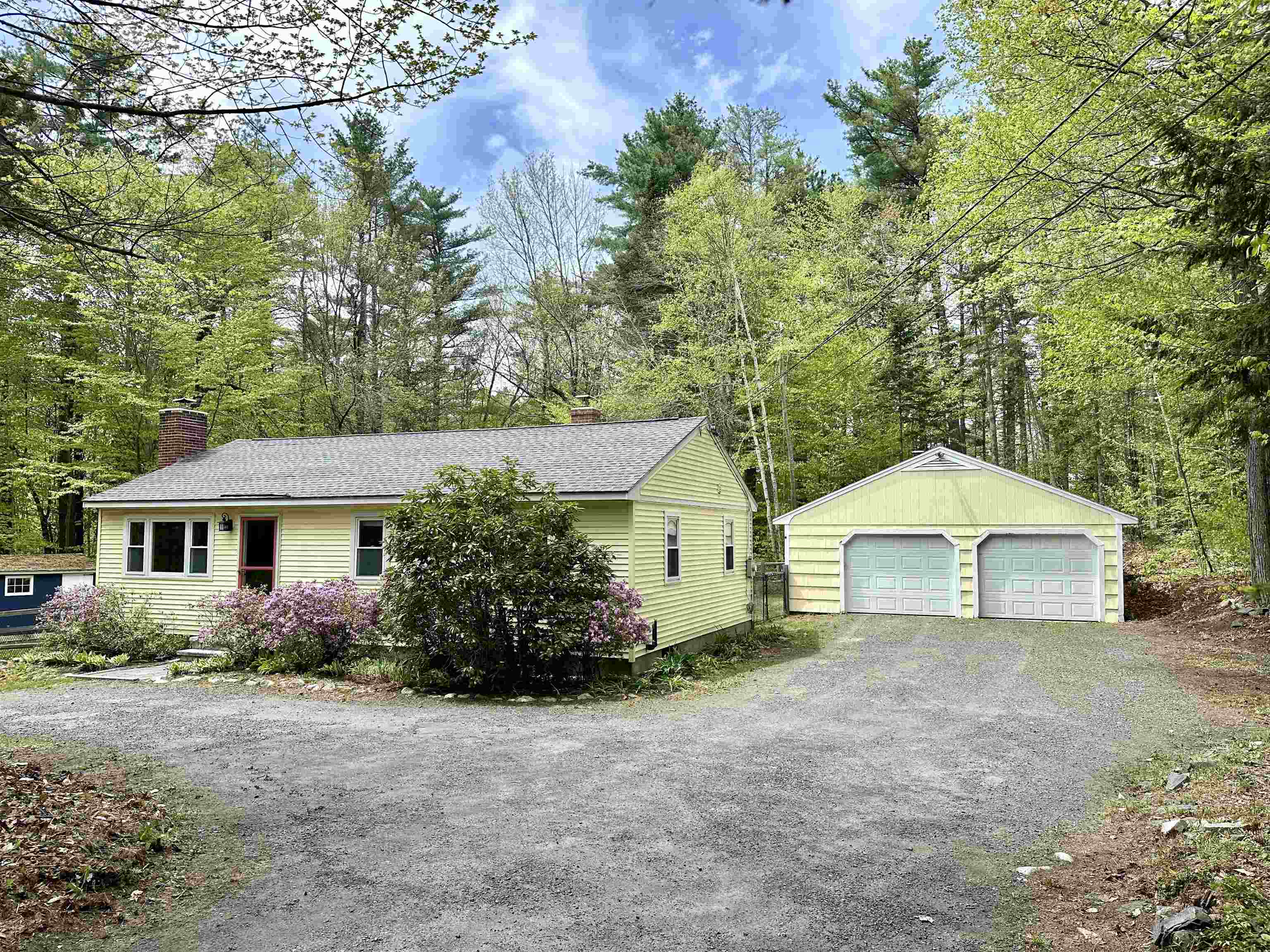 NEW LONDON NH Home for sale $$425,000 | $443 per sq.ft.