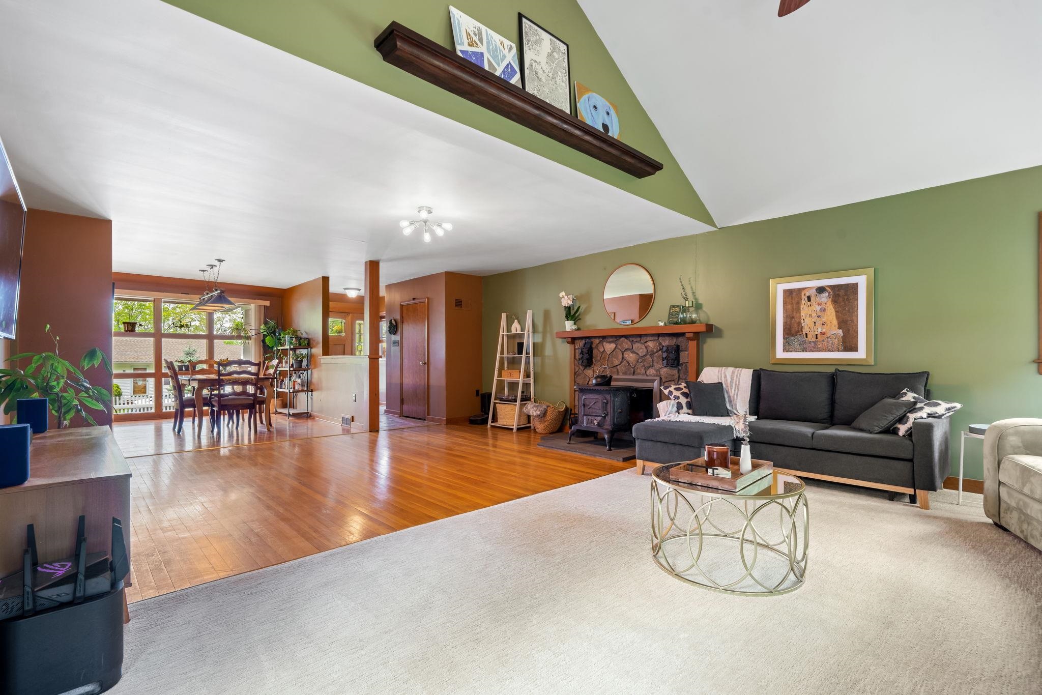 Family View Into Dining Area 23214547