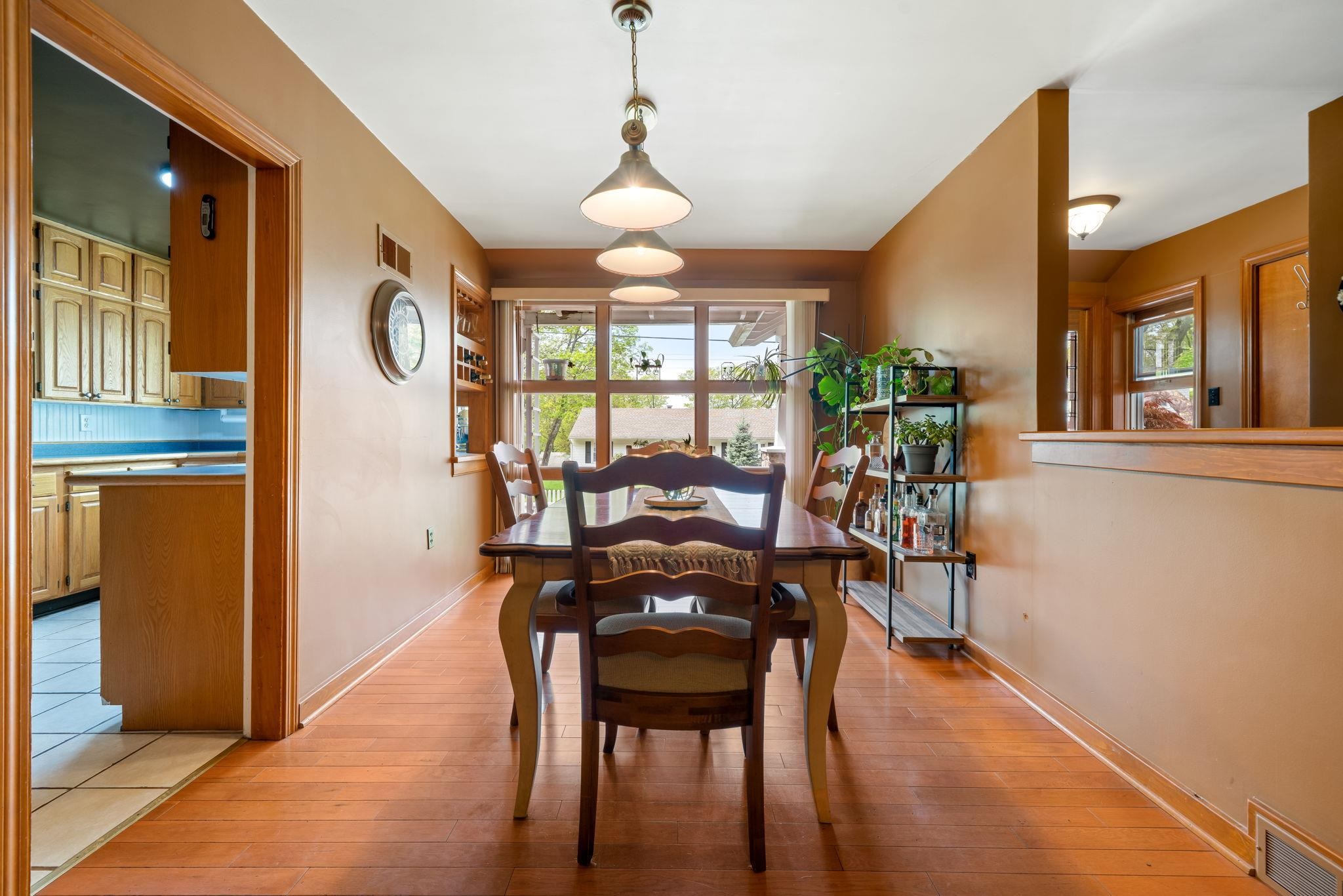 Dining Room 23214546