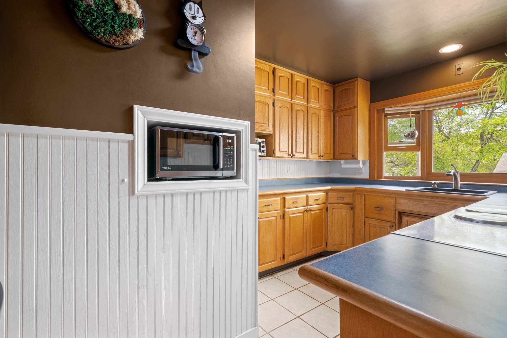 Walking int the Kitchen 23214532