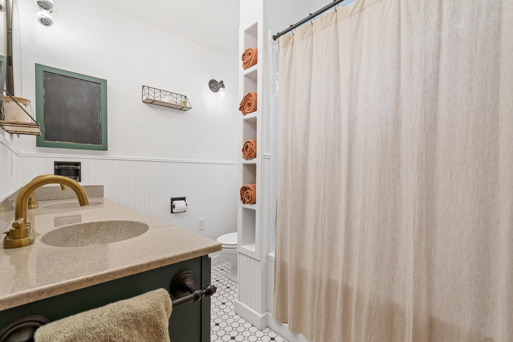Full Bathroom 23214523