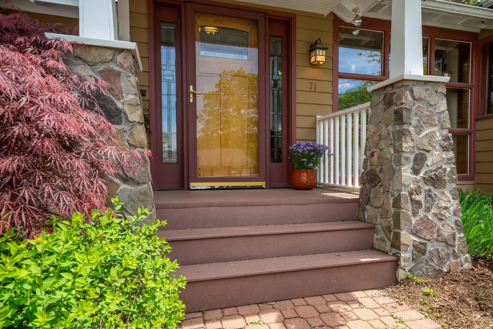 Front Entry 23214733