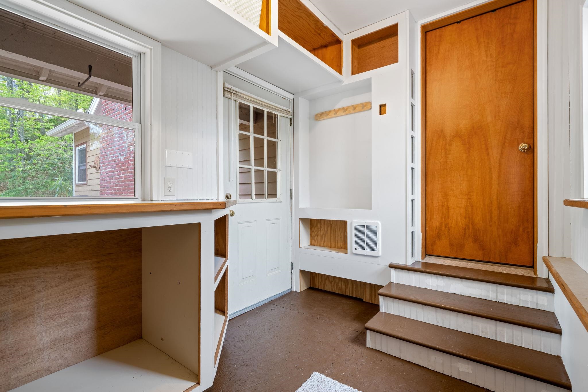 Mudroom off the Garage 23214526
