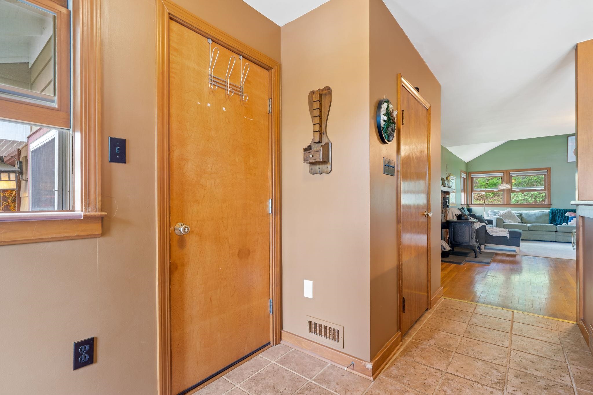 Front Entry 23214538