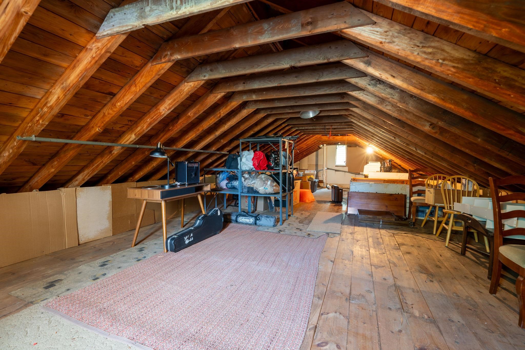 Walk up Attic 23215504
