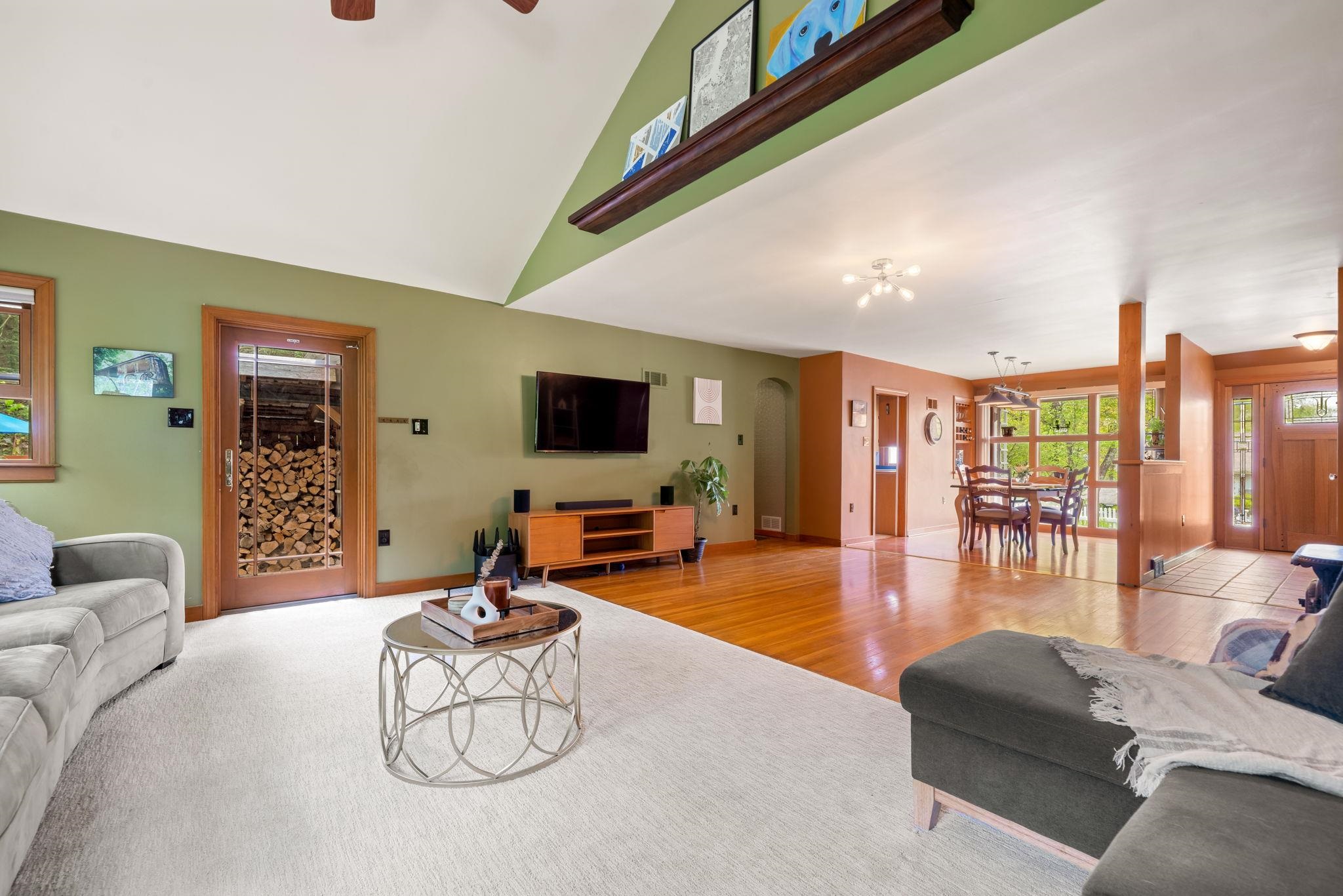 Family Room 23214542