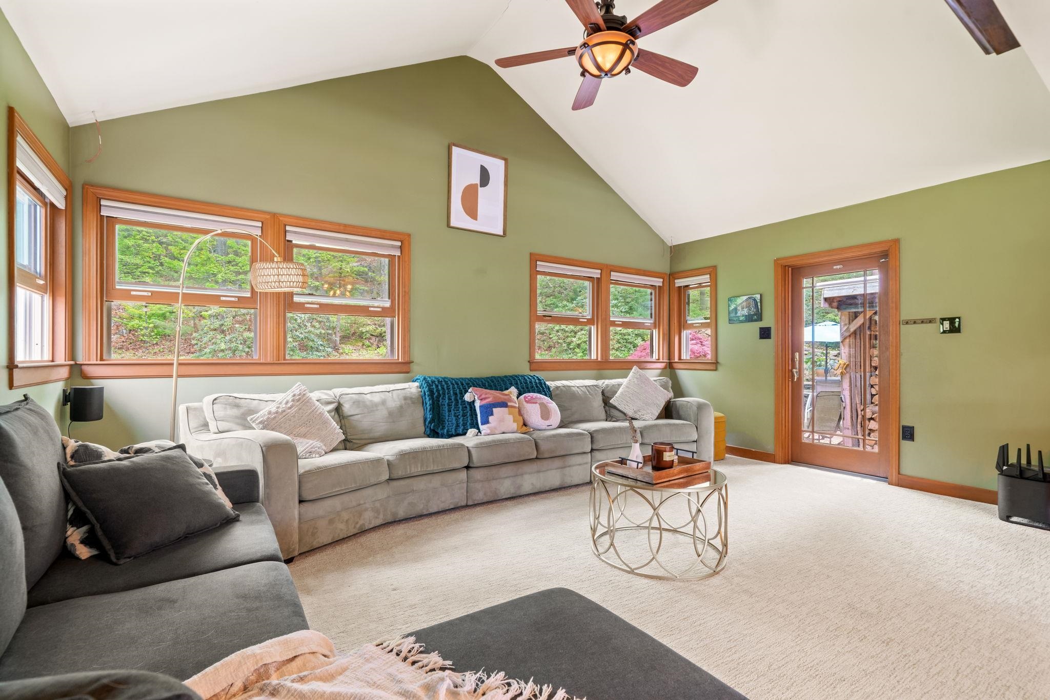 Family Room 23215654