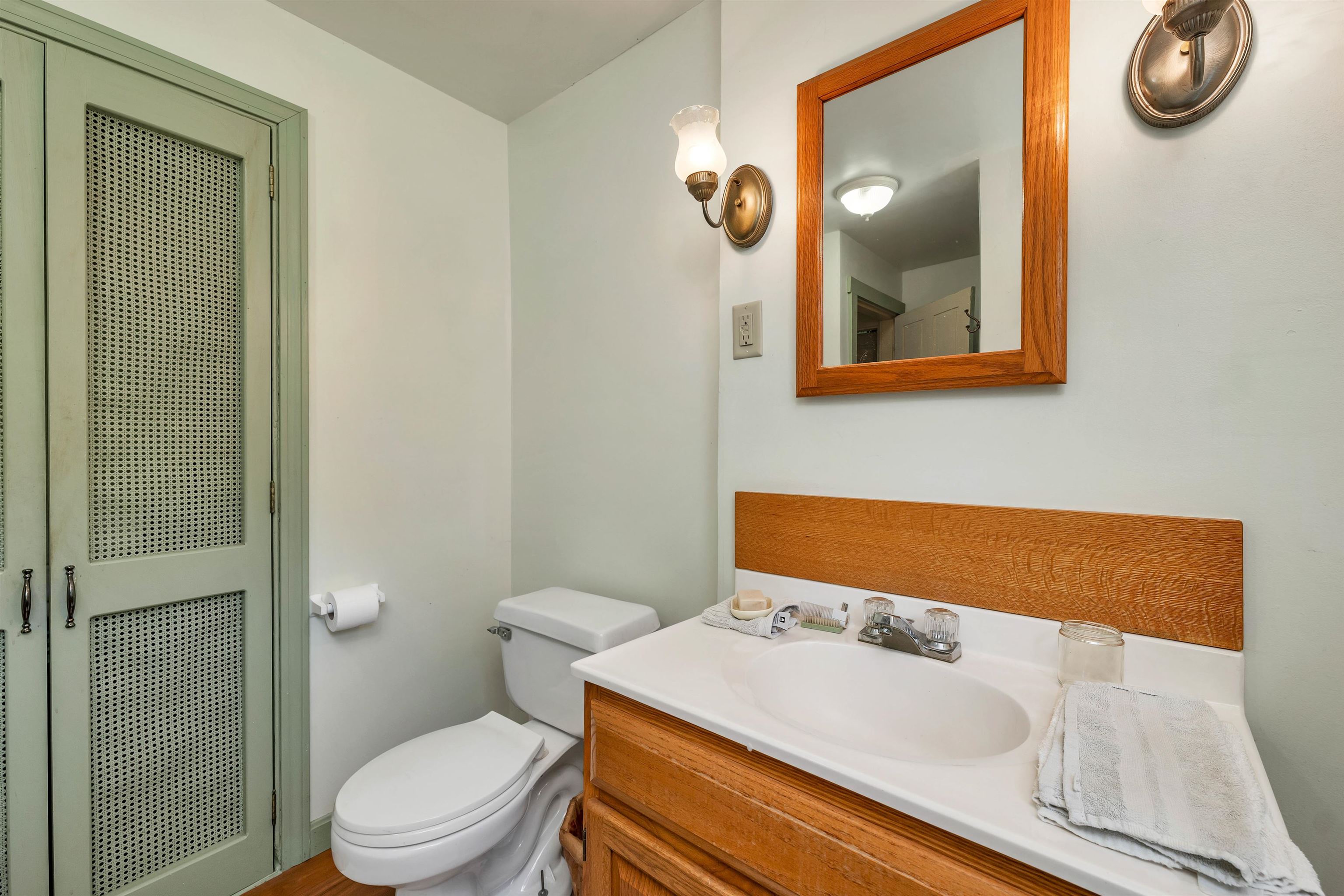 In-Law Full Bath