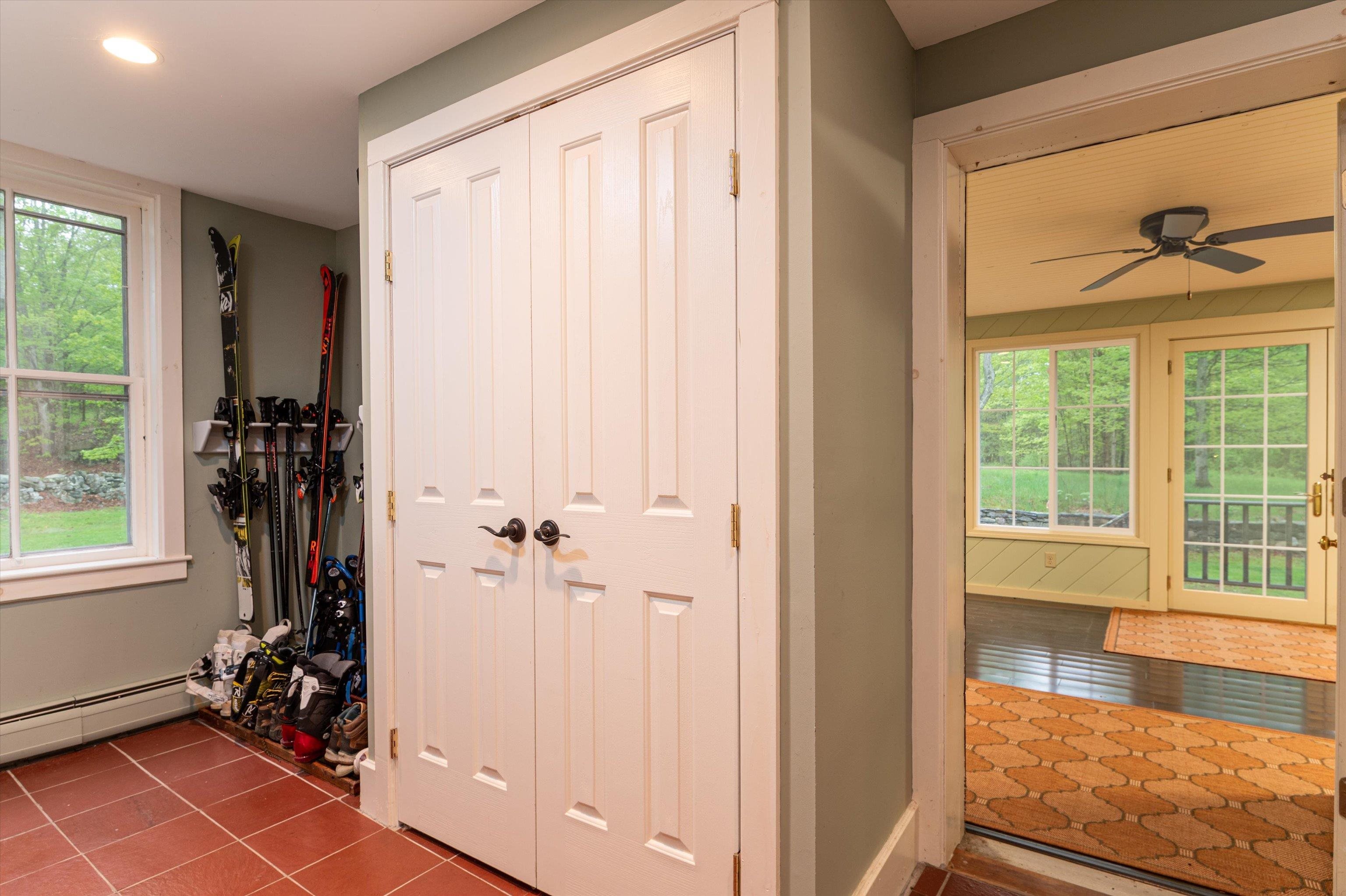 Ski storage area in utility room 23176820
