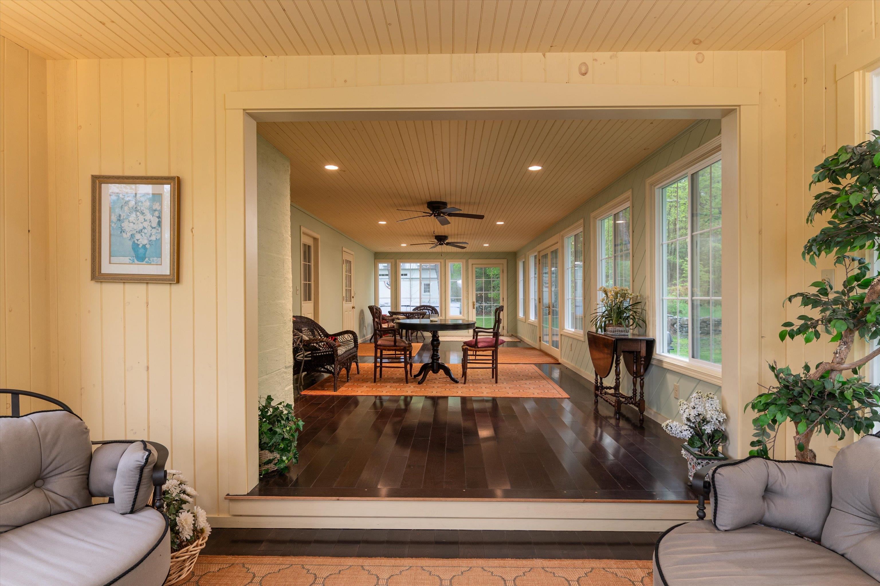 Sunroom...great natural light 23176823