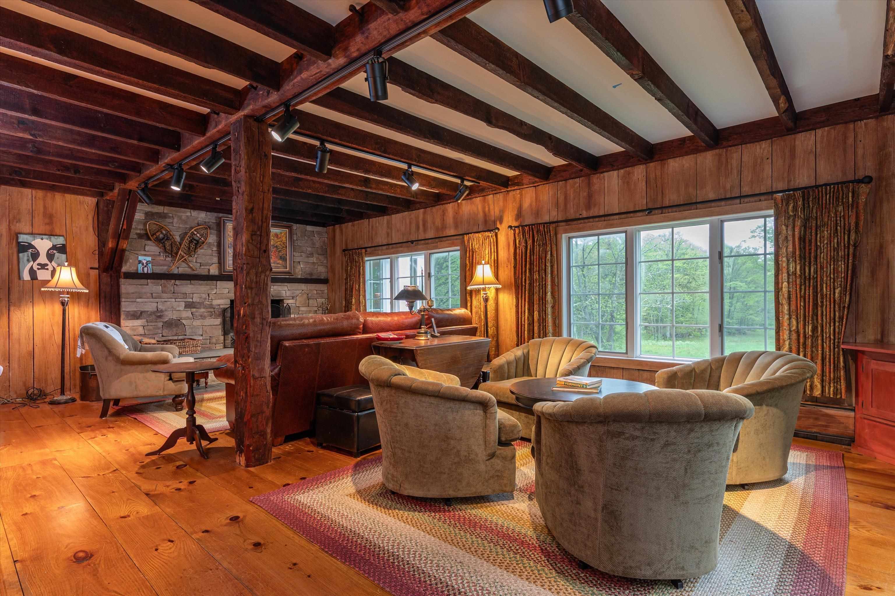 Cozy Family room... 23176838