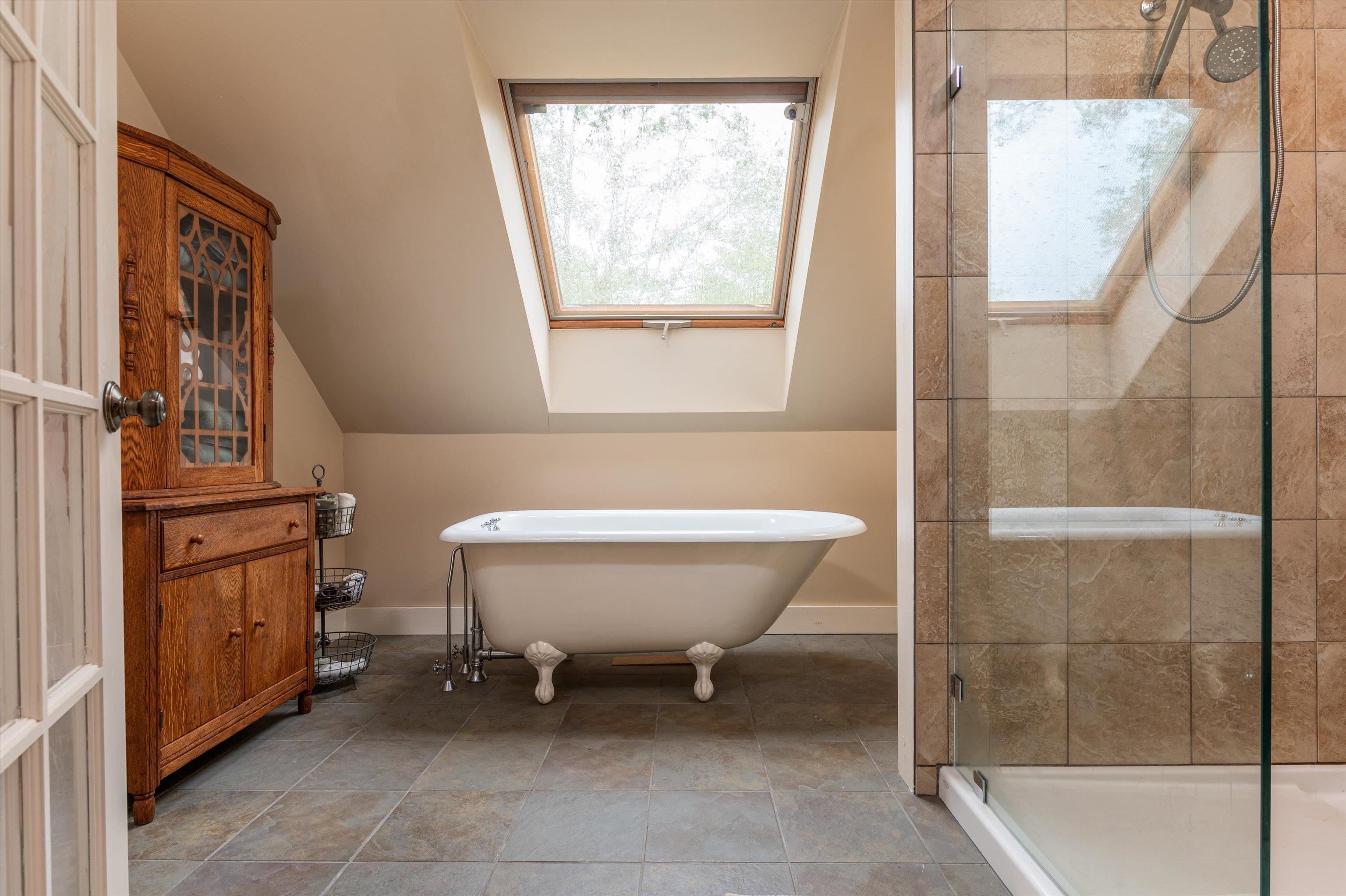 Primary bath 23176851