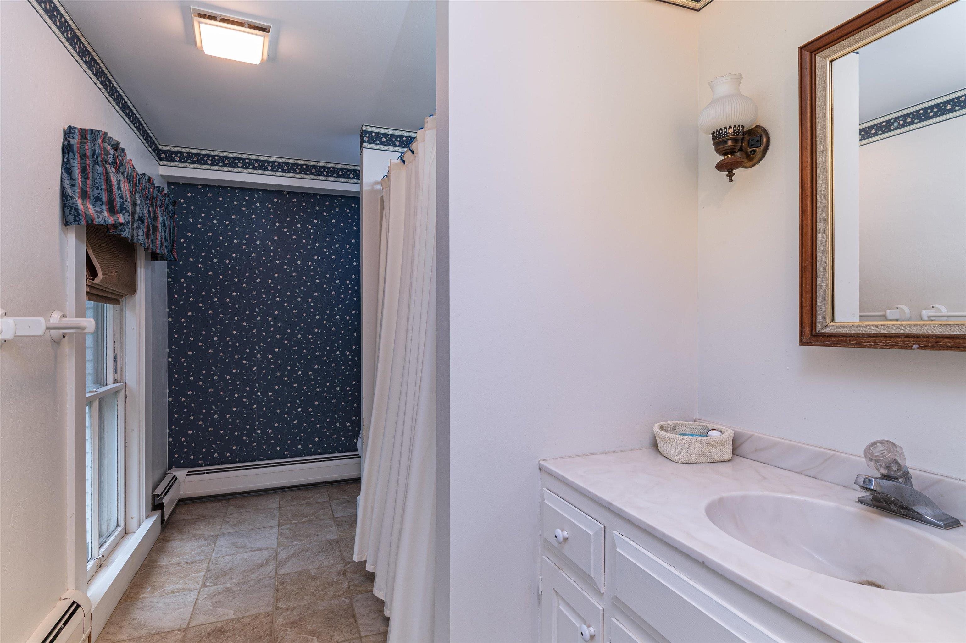 2nd floor full bath 23176865