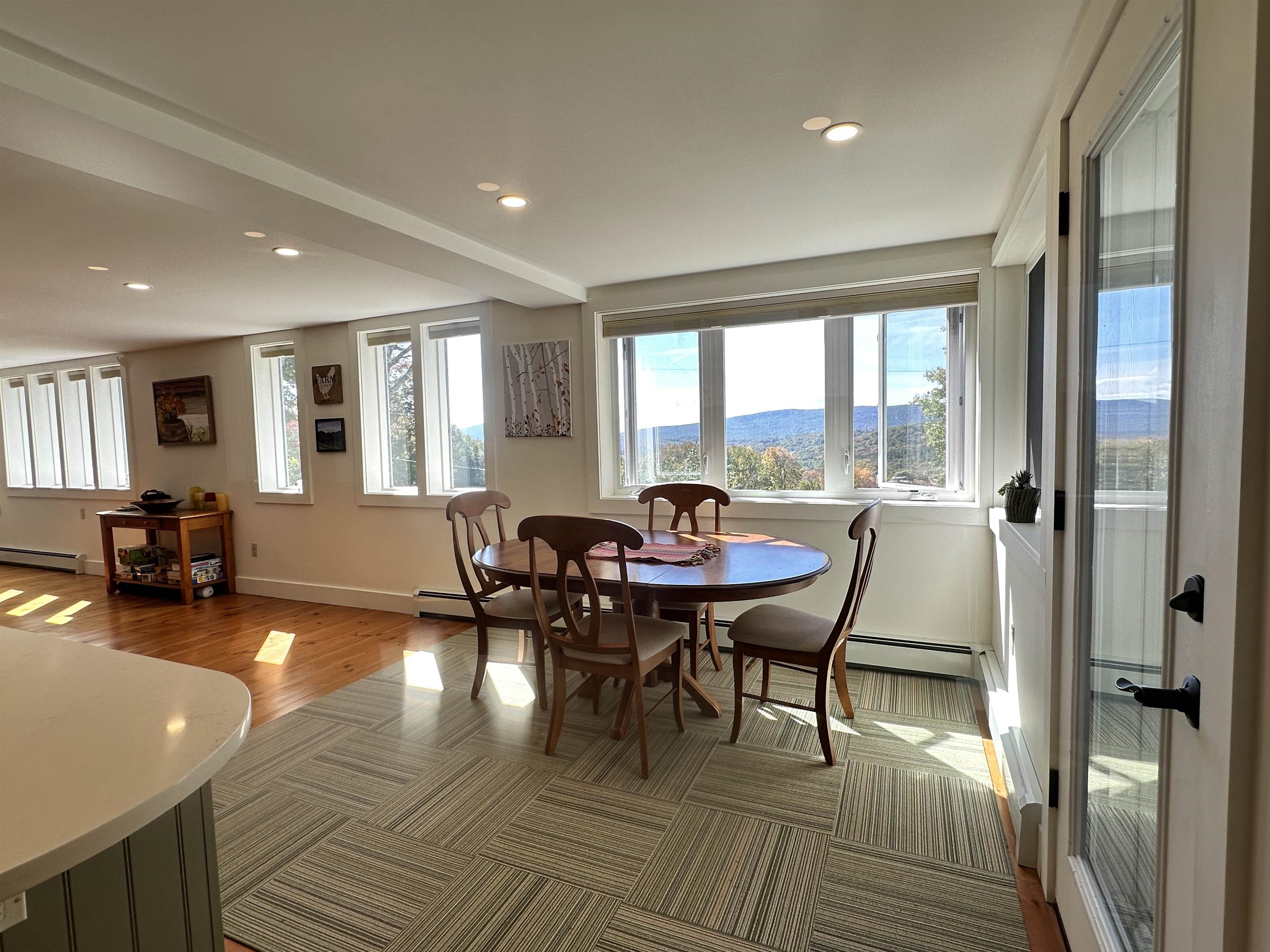 Door to the deck is off to the right 23218428